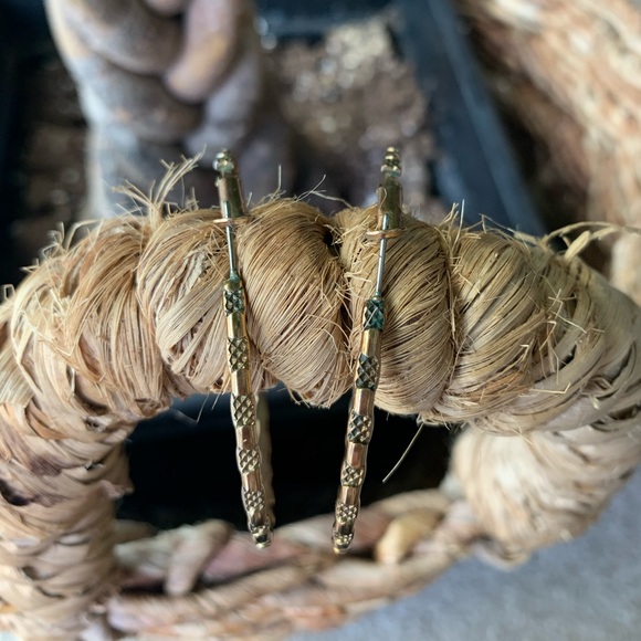 💎Textured hoop earrings - Picture 3 of 6